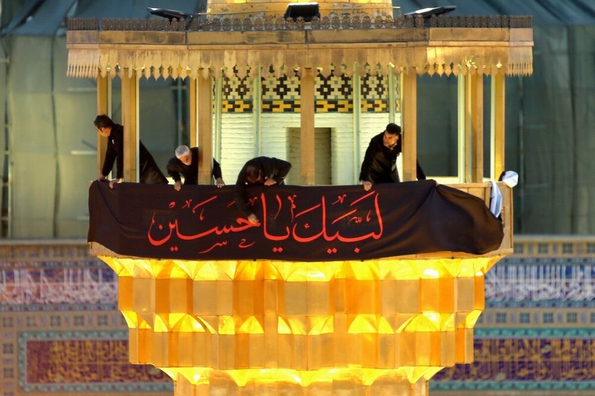 مراسم آیین تعویض پرچم گنبد حرم مطهر حضرت معصومه (س)