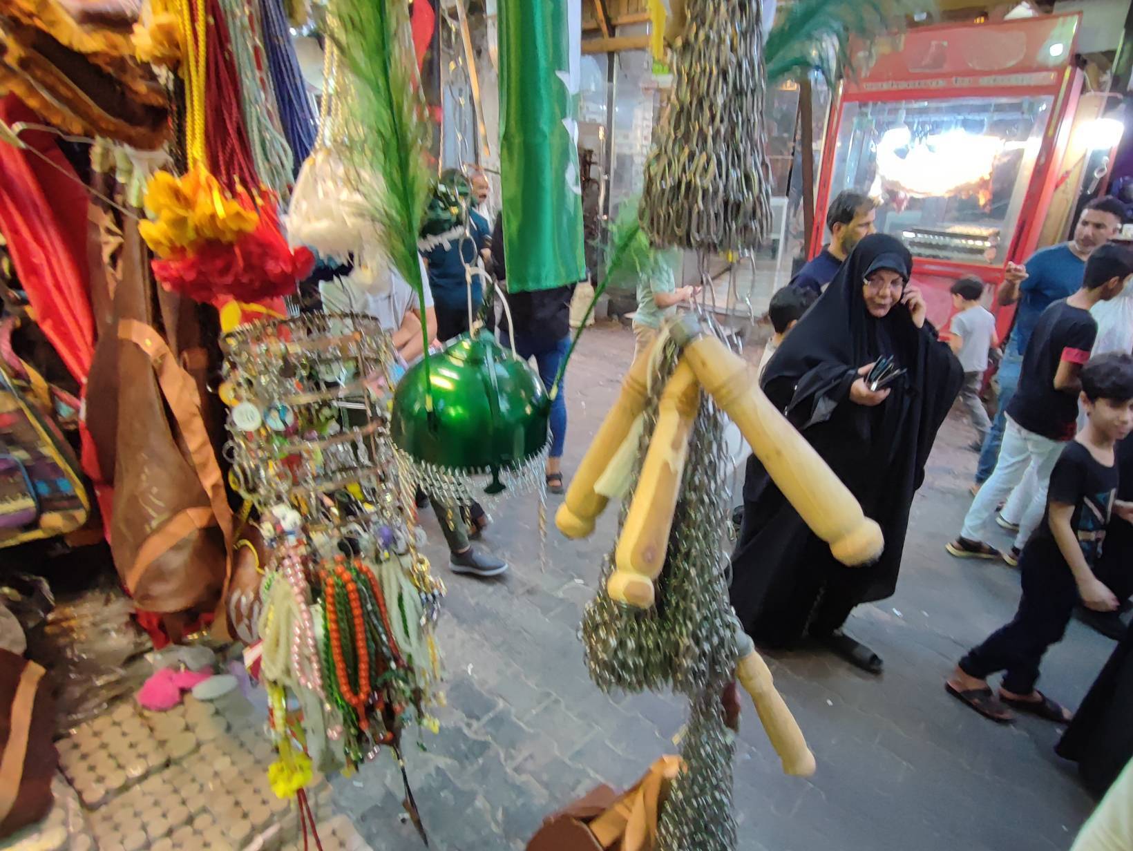 فروش پرچم در کربلای معلی