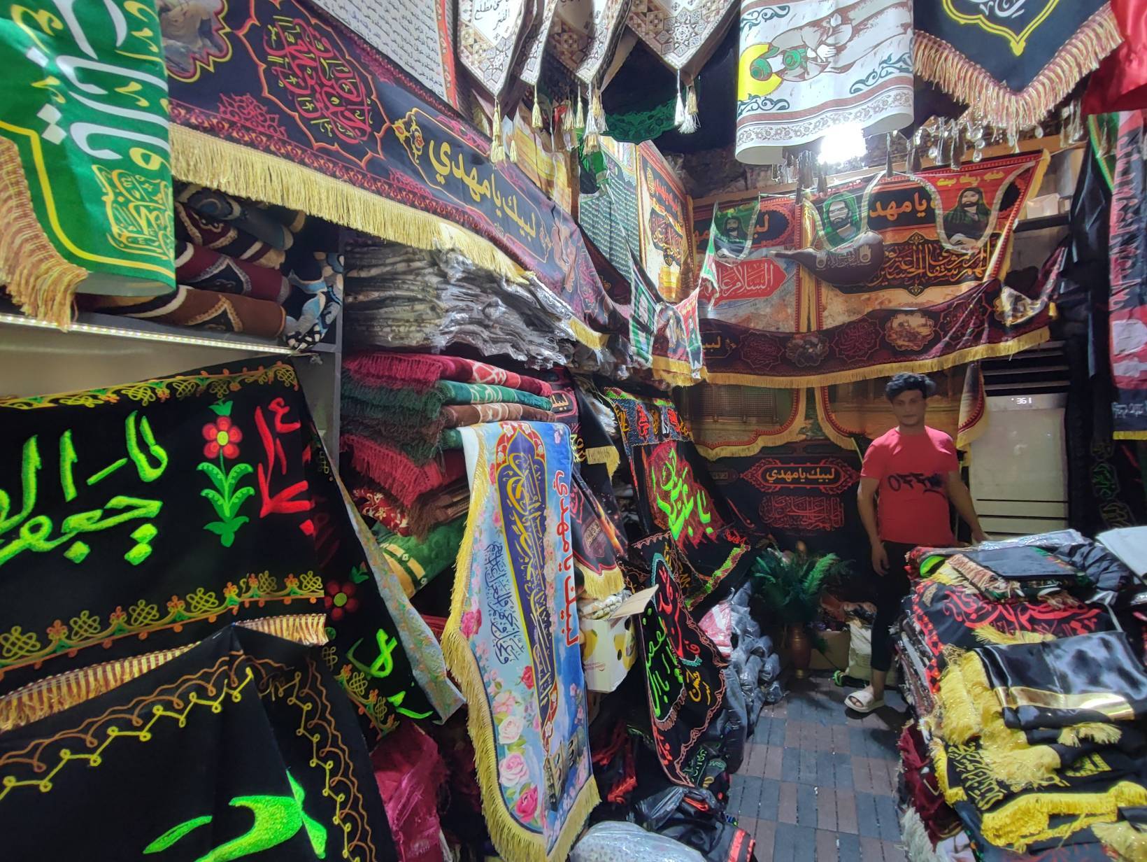 فروش پرچم سیاه در ماه محرم
