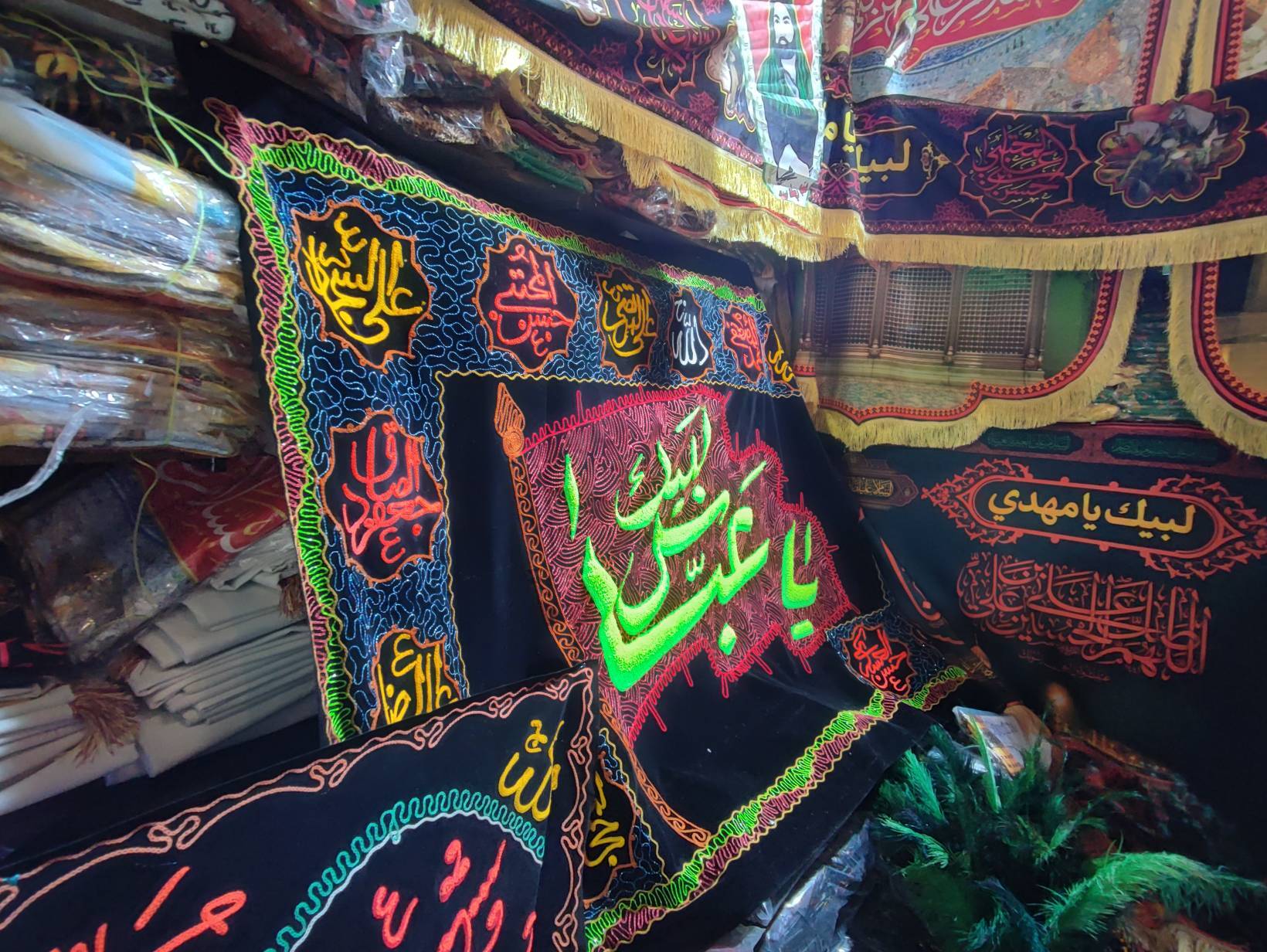 فروش پرچم و کتیبه در کربلای معلی
