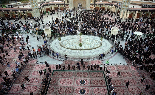 آیین تعویض پرچم گنبد حرم حضرت معصومه (س)