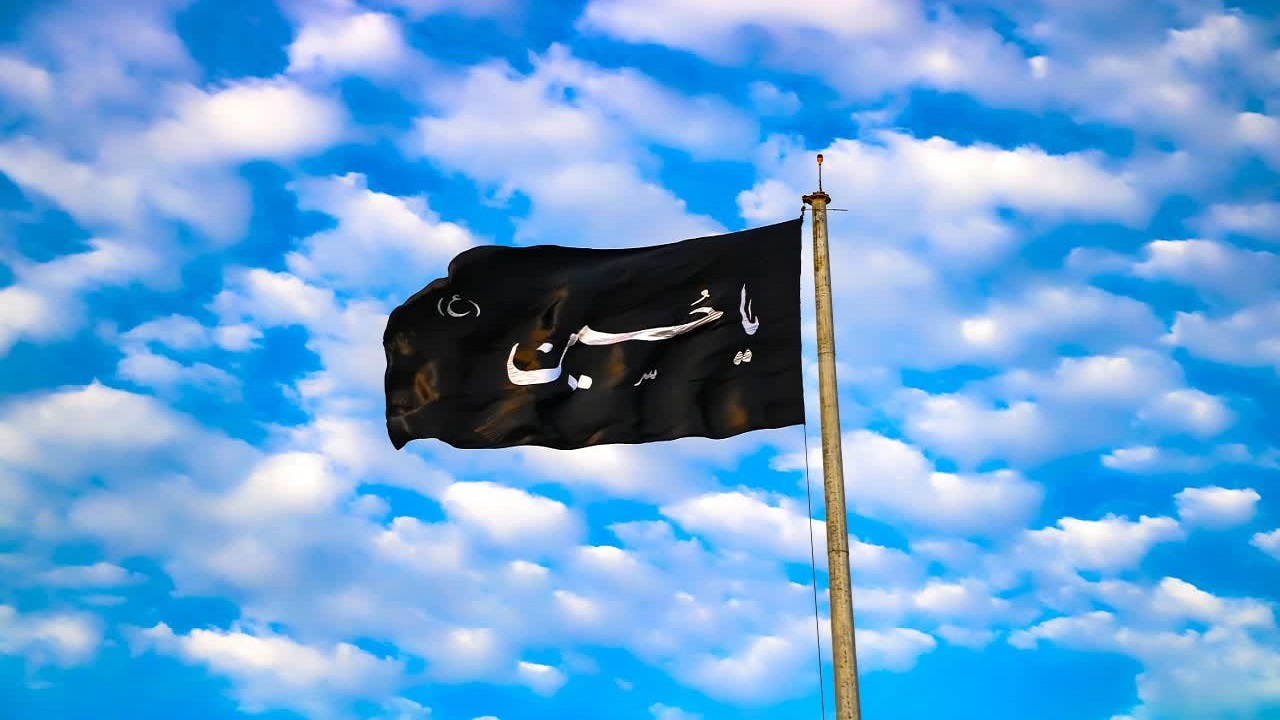 اهتزاز پرچم عزای حسینی در ساحل بندرعباس + فیلم