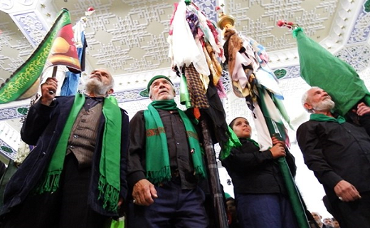 علم گردانی از جمله مراسم عزاداری در خراسان جنوبی است که در زمان&zwnj;های بسیار دور برای فوت اشخاص مهم و بعد&zwnj;ها که اعتقادات مذهبی اسلامی شکل می&zwnj;گیرد.