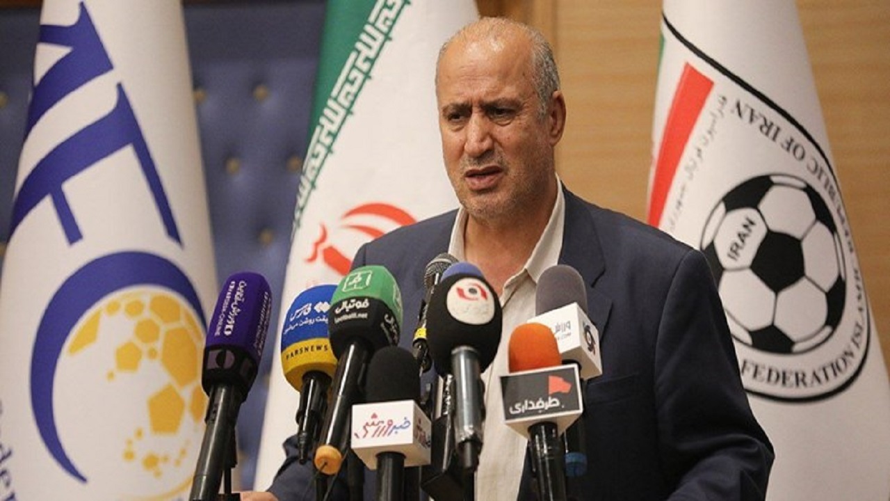 تاج: نمی توانیم دهان رسانه‌ها را ببندیم/ پشتک وارو زدن مربی بعد از اشتباه داوری نشانه تعصب نیست
