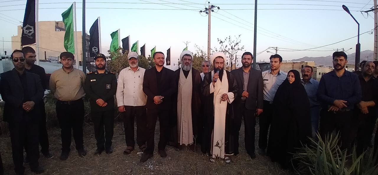 اهتزاز پرچم عزای حسینی در صالح آباد همدان