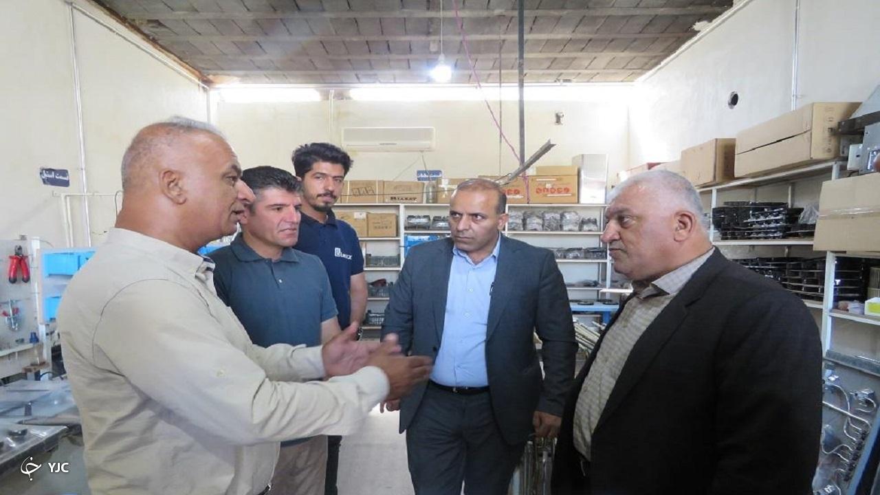 بازدید فرماندار مهاباد از یک واحد تولیدی لوازم خانگی