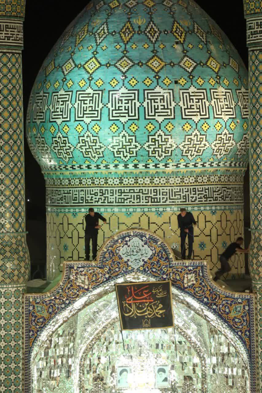 نصب پرچم سیاه در حرم مطهر هلال بن علی(ع)