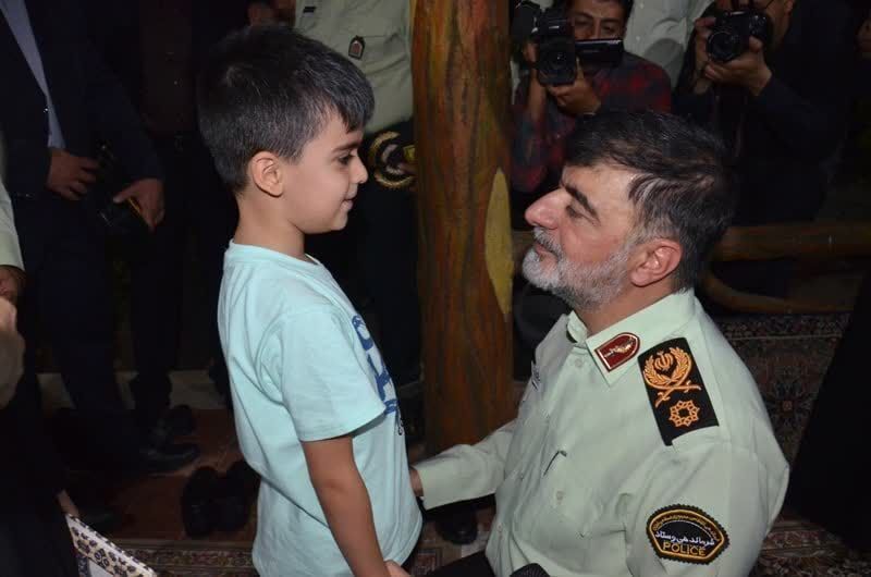 دیدار سردار رادان با خانواده شهید