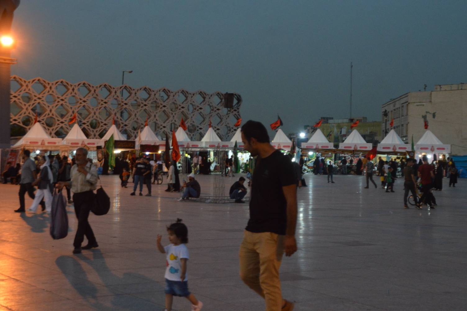 نمایشگاه عطر سیب در میدان امام حسین(ع)