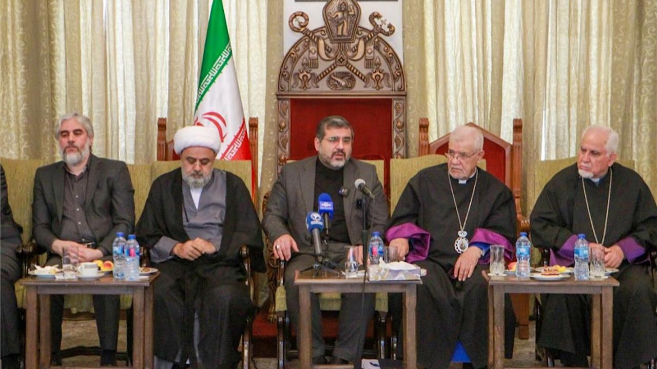 ایران اسوه همزیستی اقوام و مذاهب است