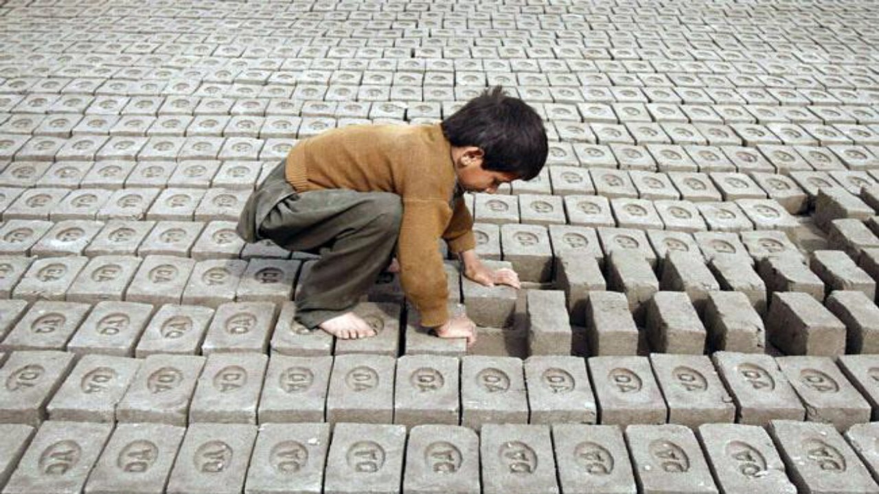 افزایش ۳۵ درصدی کودکان کار در افغانستان