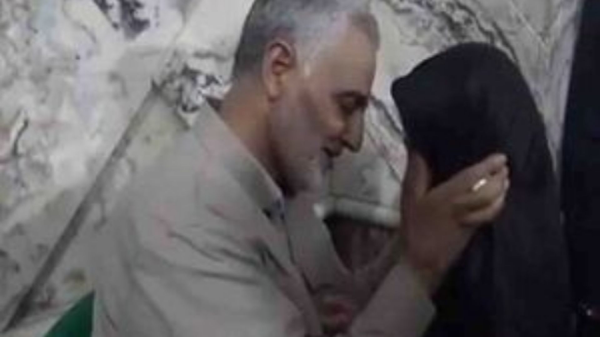 دلجویی حاج قاسم از دختر شهید مدافع حرم + فیلم