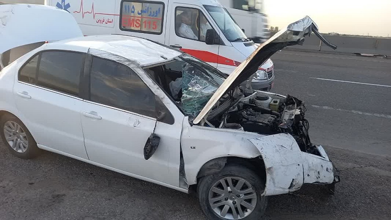 واژگونی خودرو سواری دنا در اتوبان قزوین به زنجان 