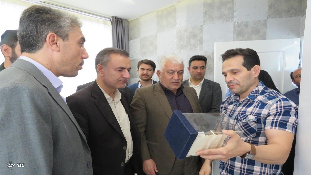 مسئولان مهابادی با ۲ خانواده شهید دیدار کردند
