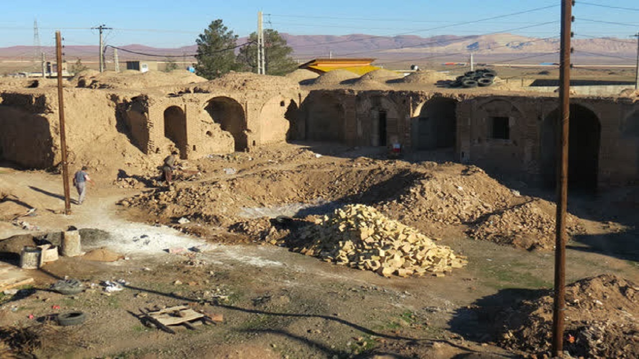 مرمت کاروانسرای طرلاب قم در حال انجام است