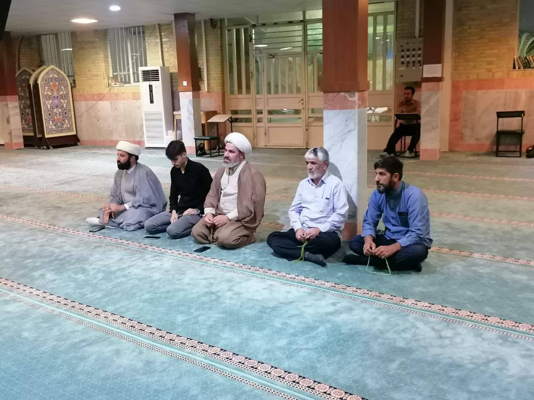 جلسه در مسجد