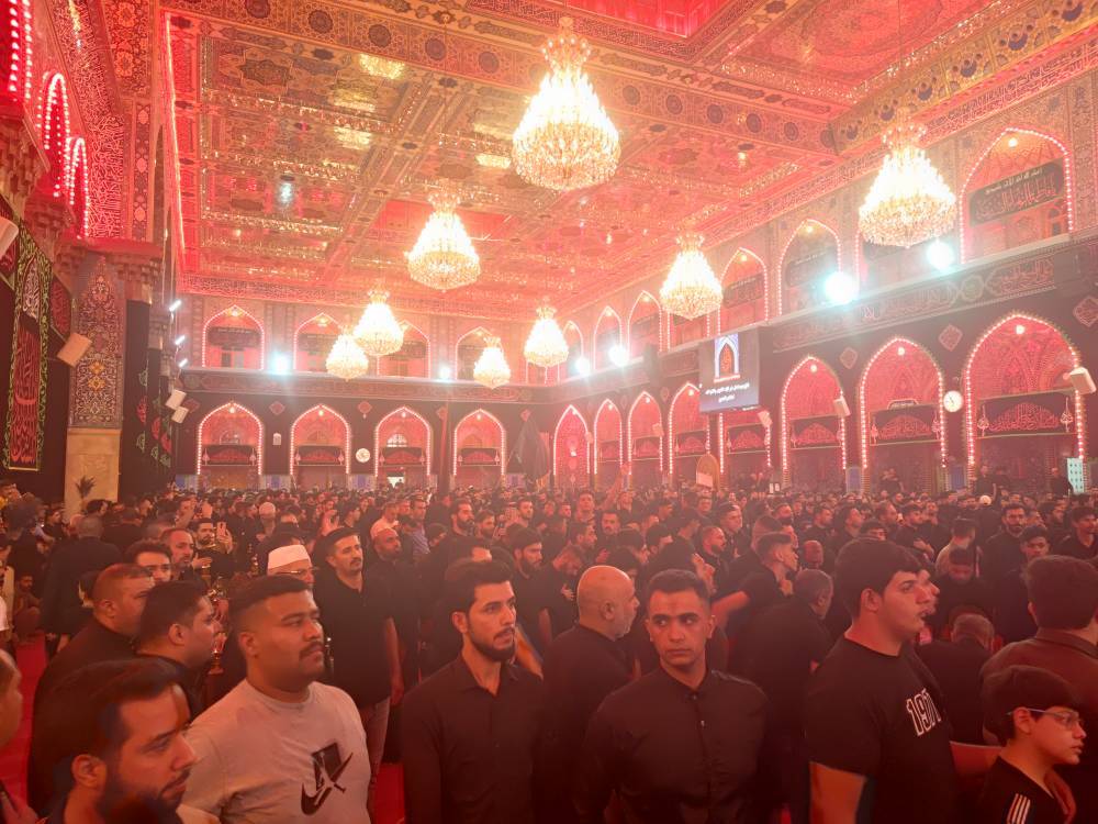 مراسم عزاداری در حرم امام حسین