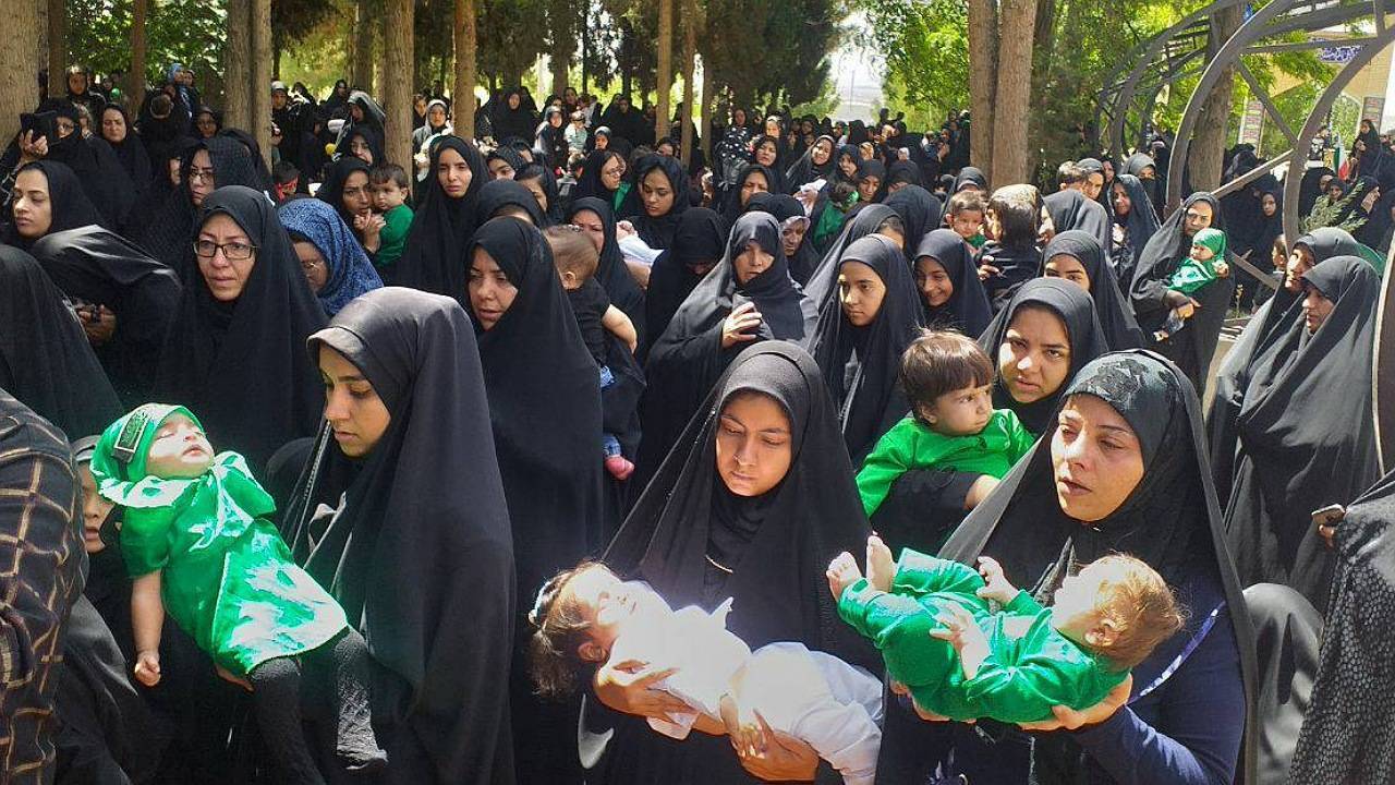 همنوایی مادرانِ سراسر استان کرمان با ناله های رباب + فیلم و عکس