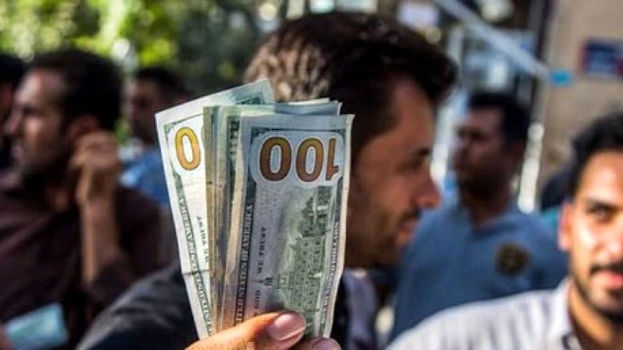 کشف دلار‌های قاچاق از طلافروشی شهرستان قدس 