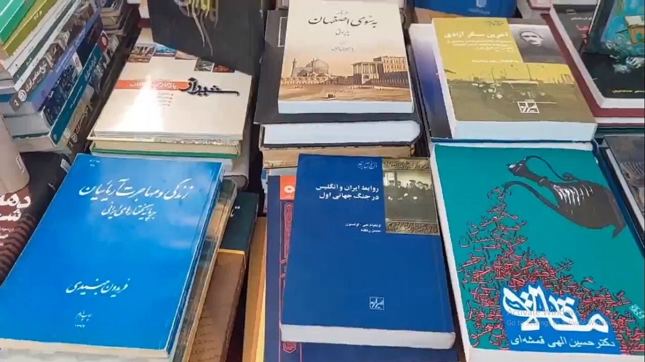 اهدای ۷۷۱ نسخه کتاب و نشریه به کتابخانه های عمومی شهرستان اهر
