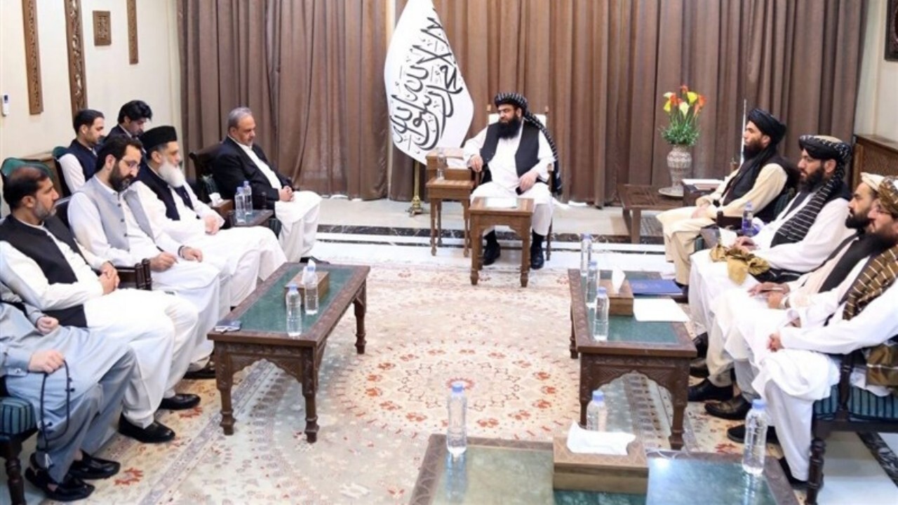 پاکستان با مهاجرین افغانستانی رفتار مناسبی را اتخاذ کند