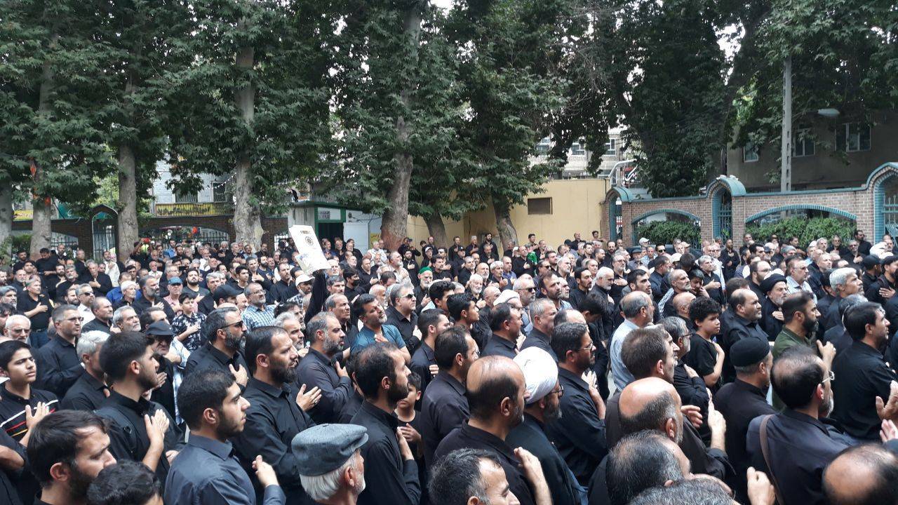 اجتماع نمازگزاران البرزی در محکومیت اهانت به قرآن اجتماع نمازگزاران البرزی در محکومیت اهانت به قرآن