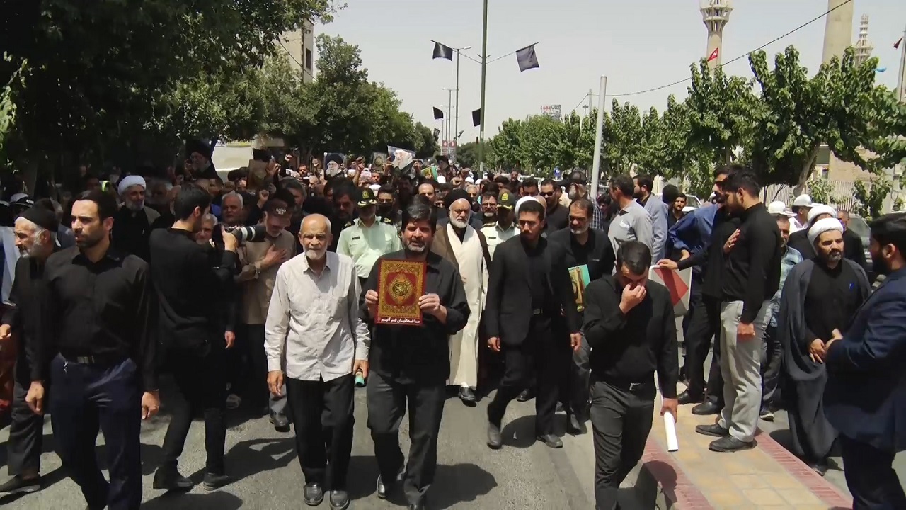 نماز گزاران اصفهانی هتک حرمت به قرآن را محکوم کردند