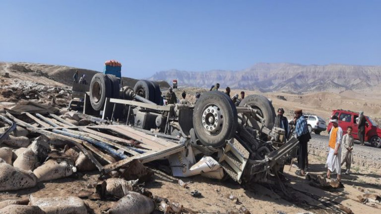 جان باختن ۳ تن بر اثر واژگونی ماشین باربری در بادغیس