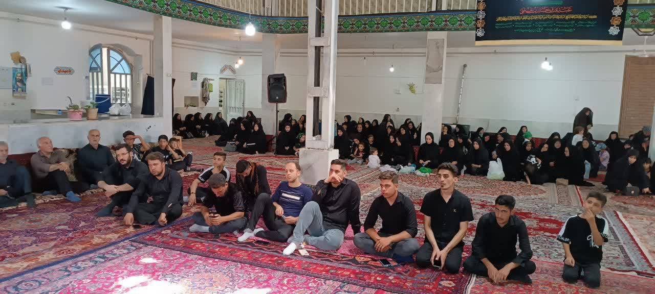 مردم در مسجد