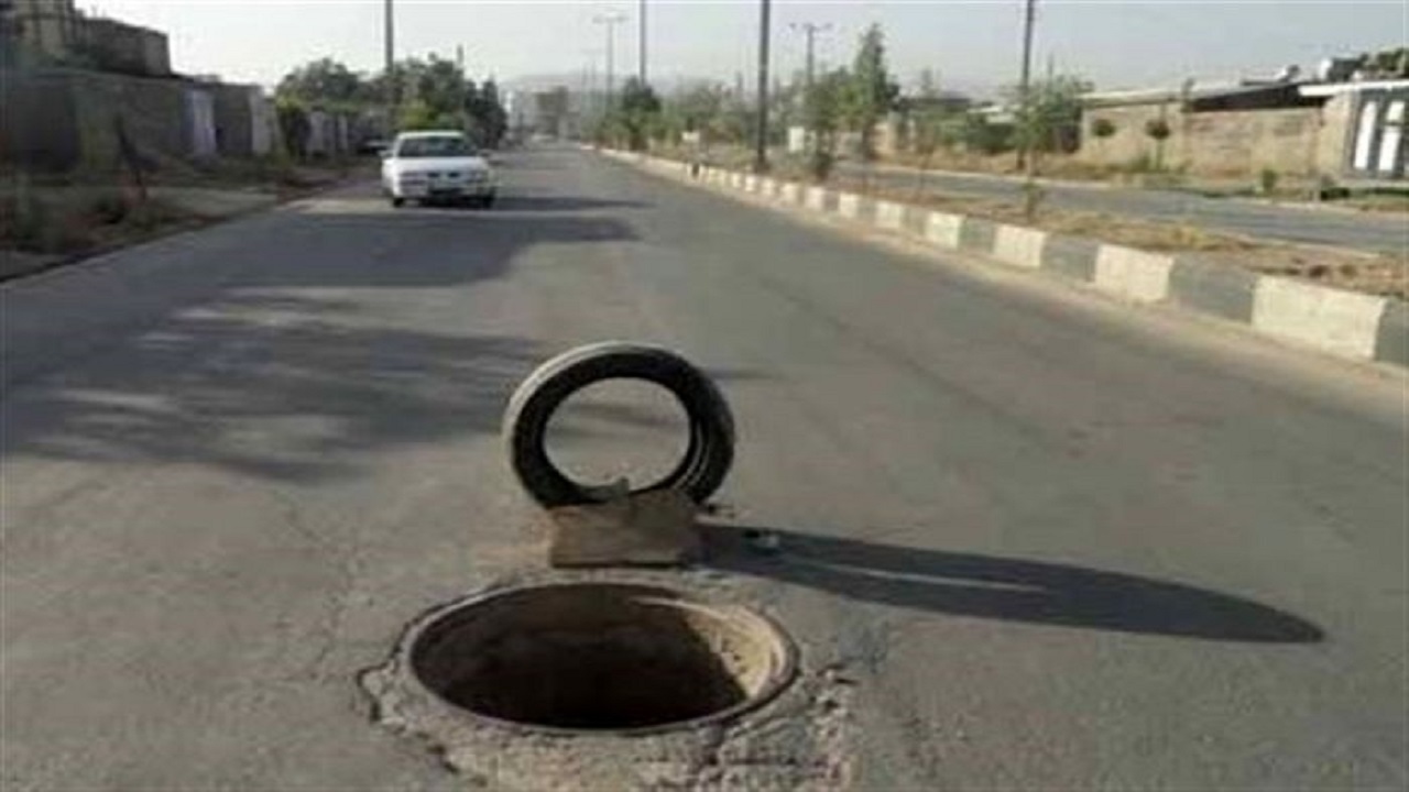 جایگزینی روزانه درپوش های منهول در آبادان