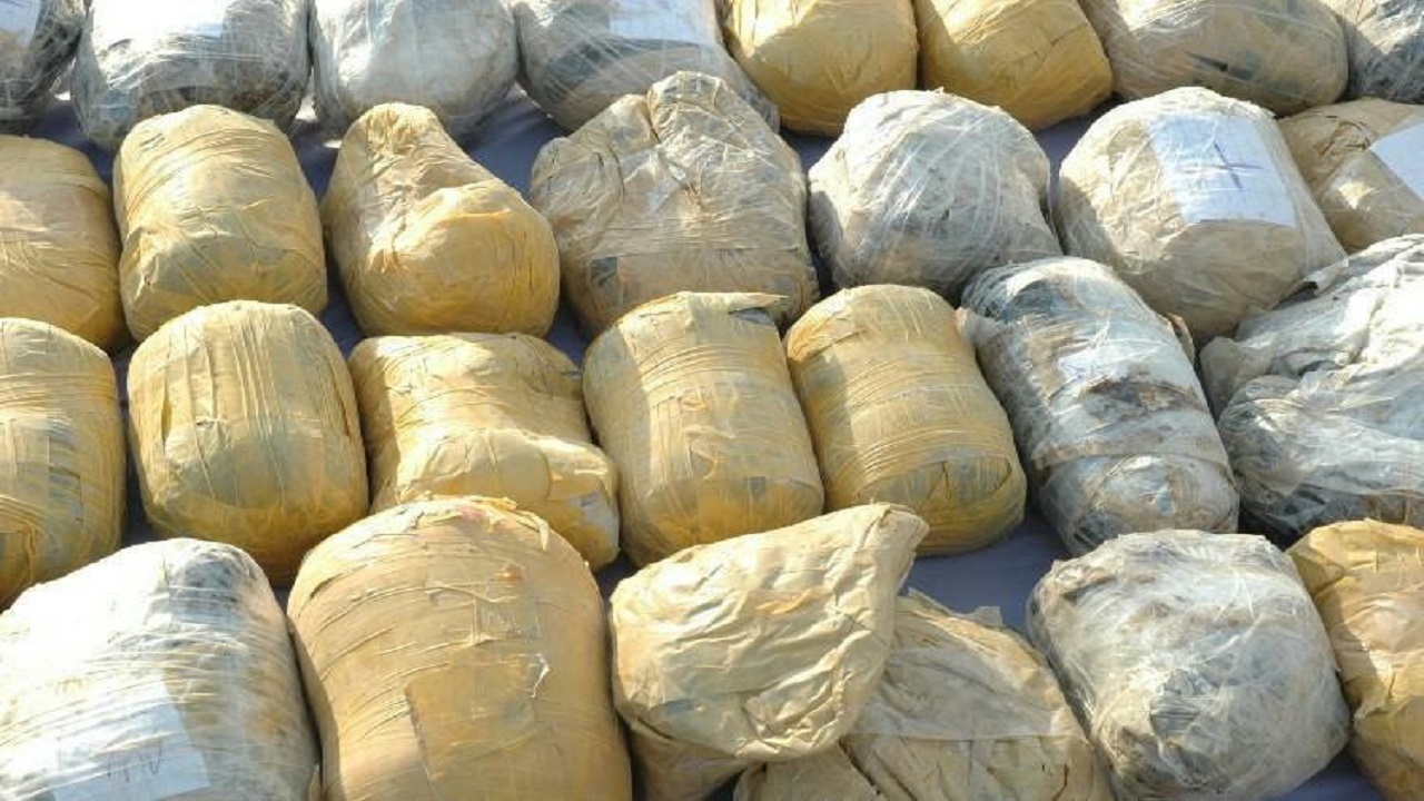 کشف بیش از یک تن مواد مخدر در هرمزگان/ ۱۷ دستگاه خودرو توقیف شد