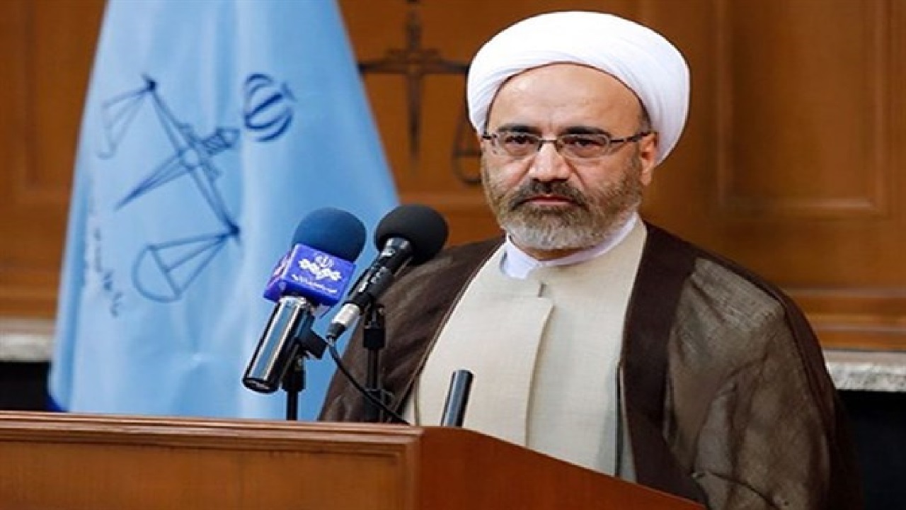پلیس با بی‌حجابی و بدحجابی مقتدرانه برخورد کند