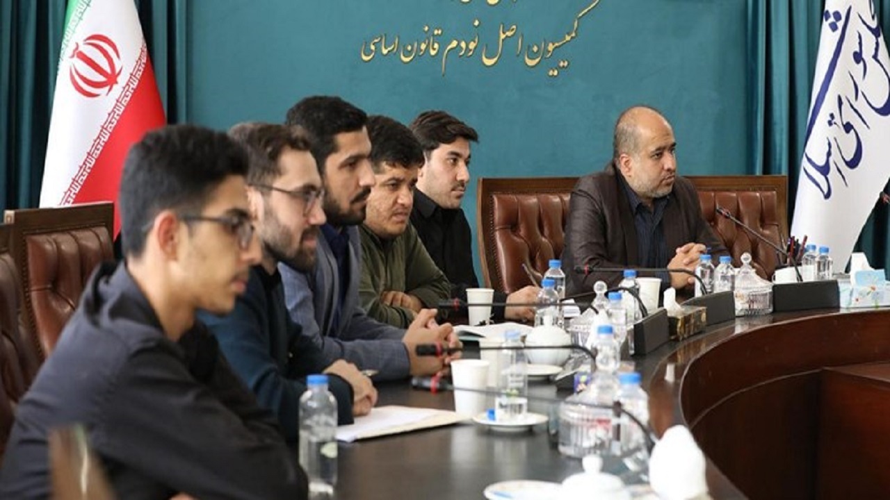 بررسی لایحه عفاف و حجاب در نشست خضریان با فعالان دانشجویی دانشگاه‌های تهران