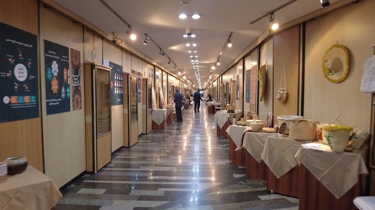 افتتاح نمایشگاه صنایع‌دستی در راهروی اصلی مجلس شورای اسلامی