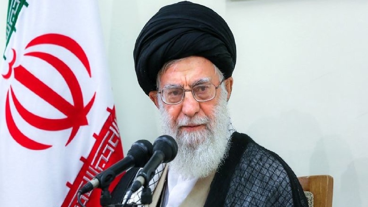 قرائت پیام رهبر انقلاب در پی اهانت به قرآن کریم در سوئد + فیلم