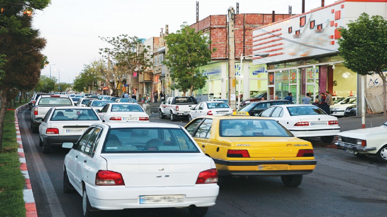 رنجیده خاطر شدن ساکنان خیابان باهنر نجف آباد از گذر باریک و ترافیک همیشگی