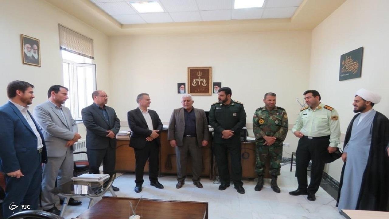 دیدار فرماندار و جمعی از مسئولان مهاباد با رئیس دادگستری و دادستان