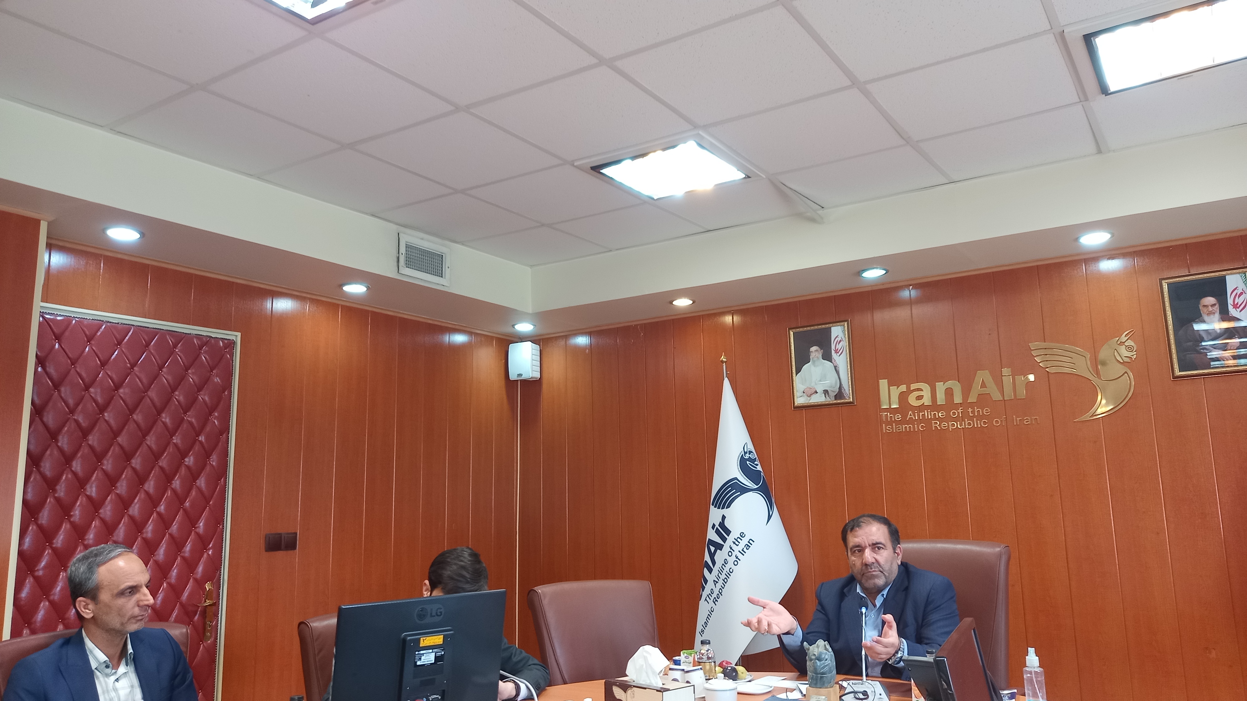 پرواز فوق العاده برای نجف و مشهد در روز عرفه