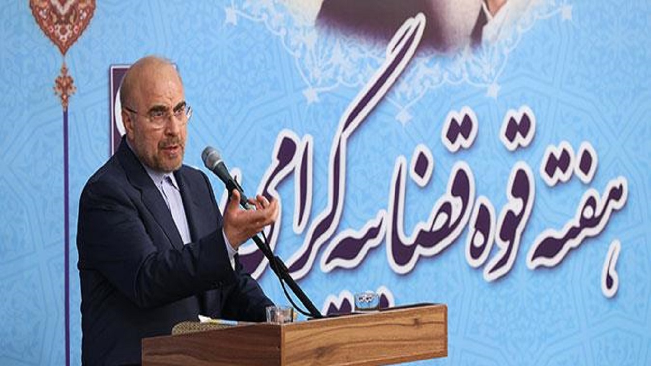 در موضوع حجاب با کسانی که پرده دری کنند باید قاطعانه برخورد شود