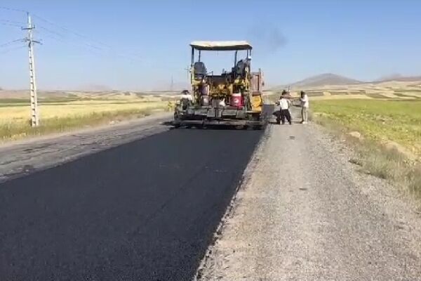رنگ آمیزی ۱۳۲ متر از سرعتگیر‌ها در شهرستان کوثر