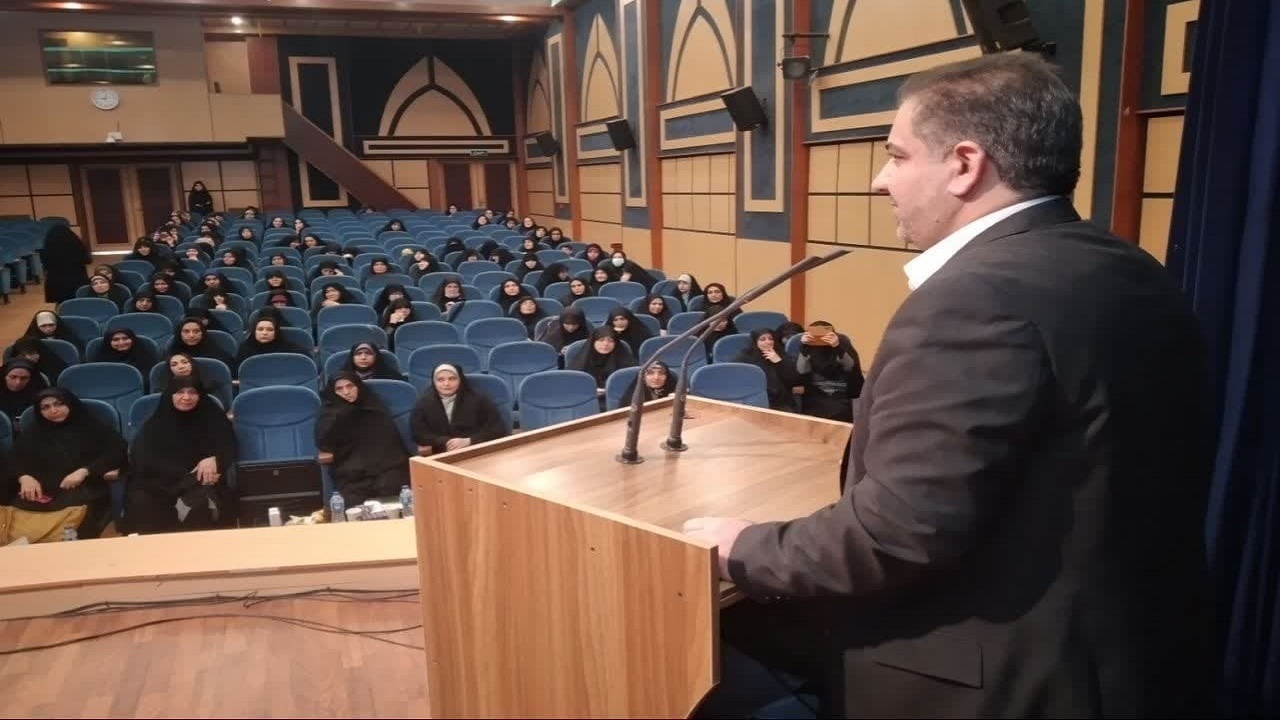 مشروعیت بخشیدن به تحریم‌ها با کشف حجاب