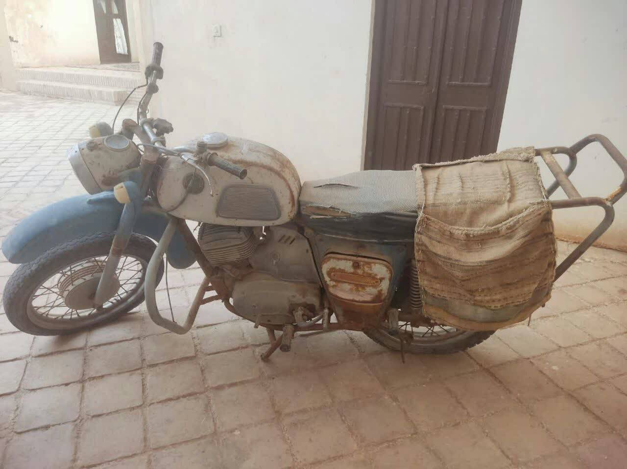 نمایی از موتورسیکلت