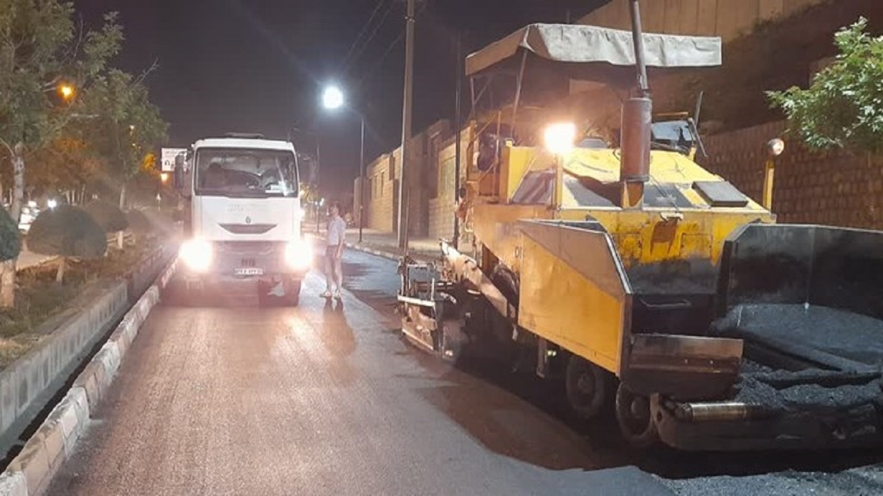 عملیات آسفالت معابر سنندج شبانه انجام می شود