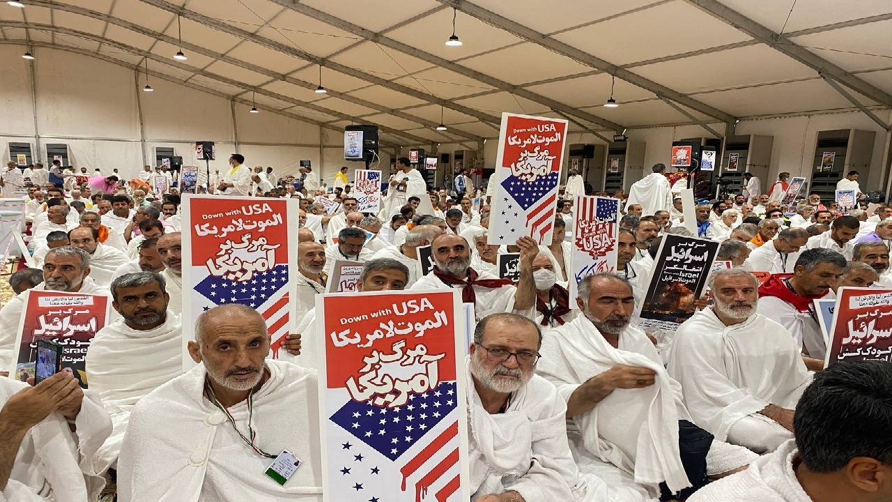 برگزاری مراسم برائت از مشرکین با حضور گسترده زائران ایرانی تا دقایقی دیگر