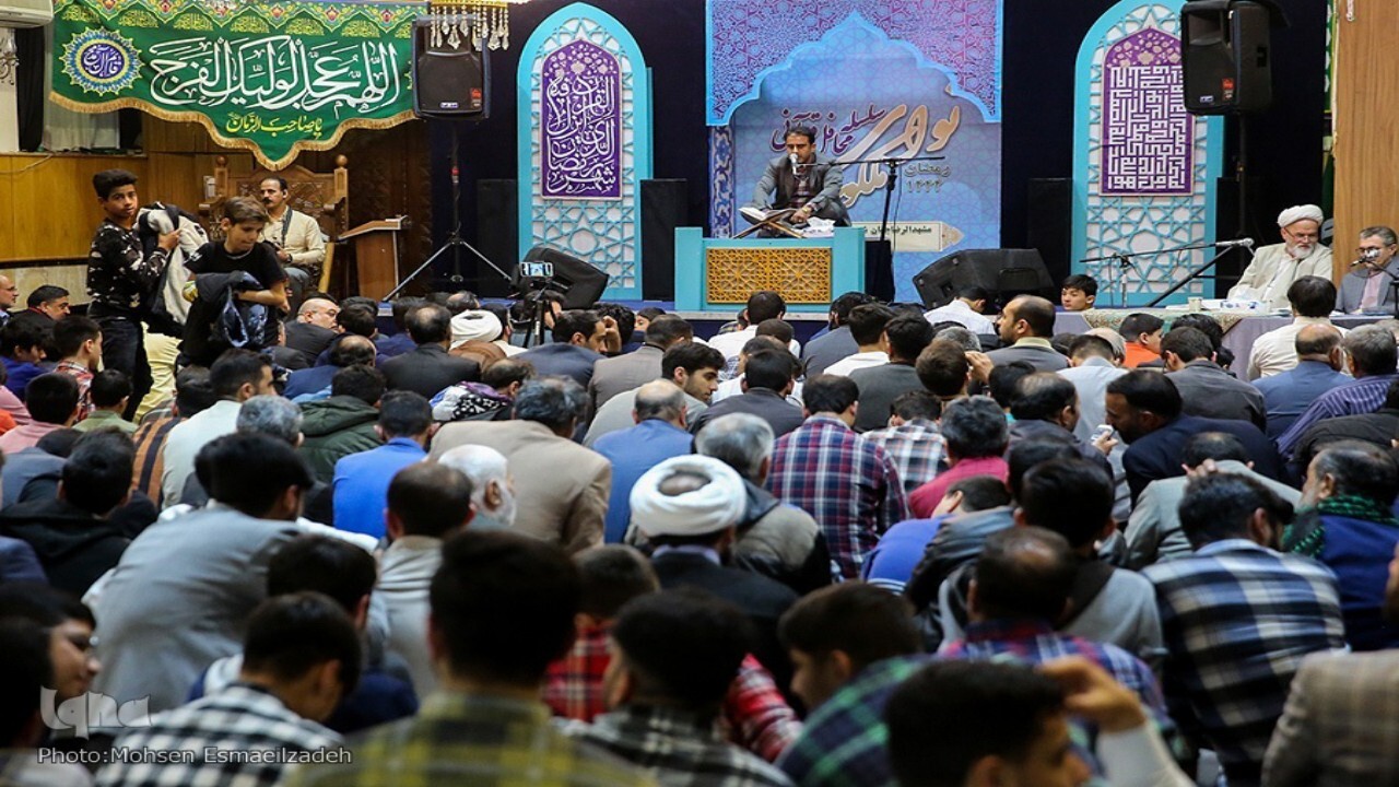 برگزاری محفل شبی با قرآن در مشهد + فیلم