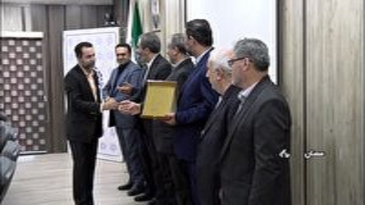 تجلیل از صنعتگران برتر استان سمنان