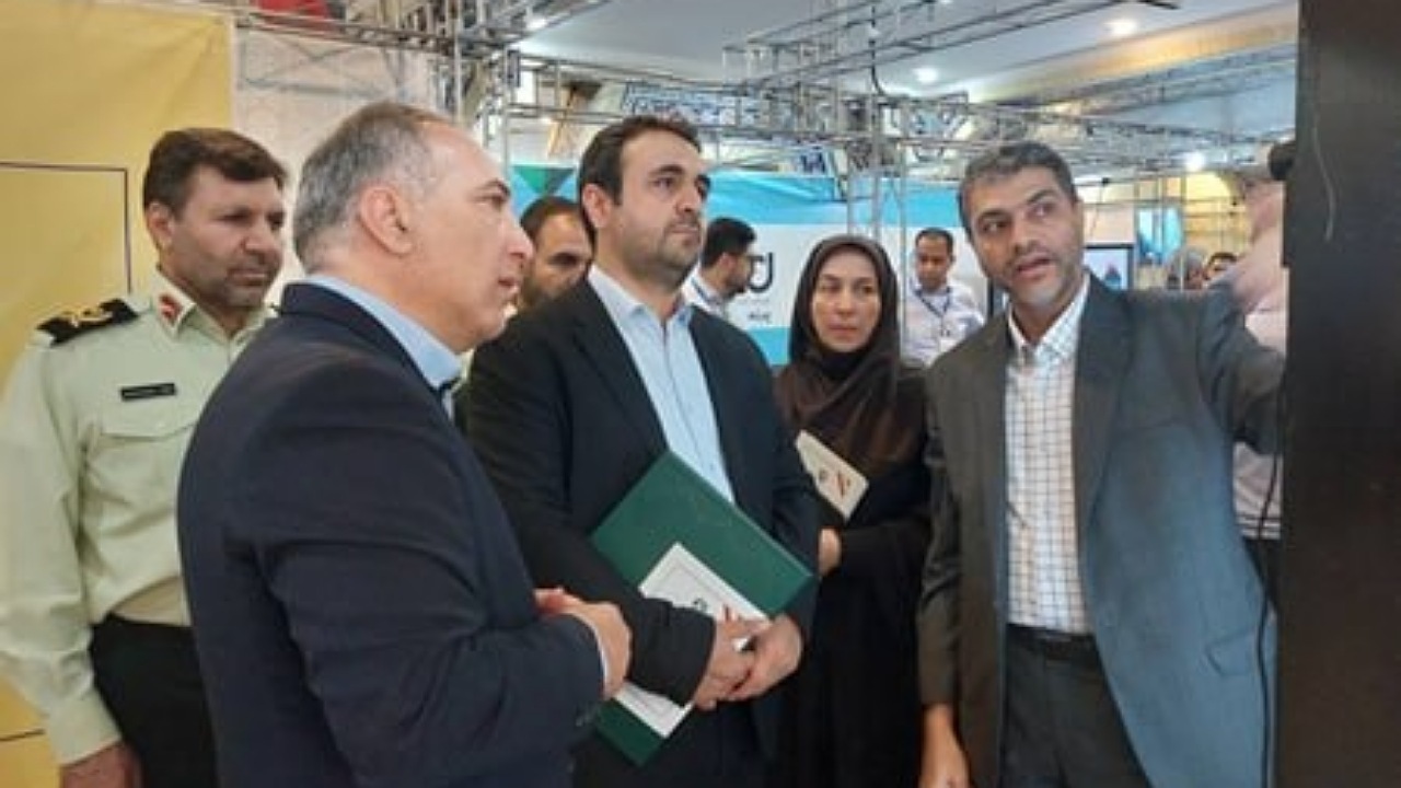 بازدید معاون درمان وزارت بهداشت از نمایشگاه دستاورد‌های تحولی ستاد مبارزه با مواد مخدر