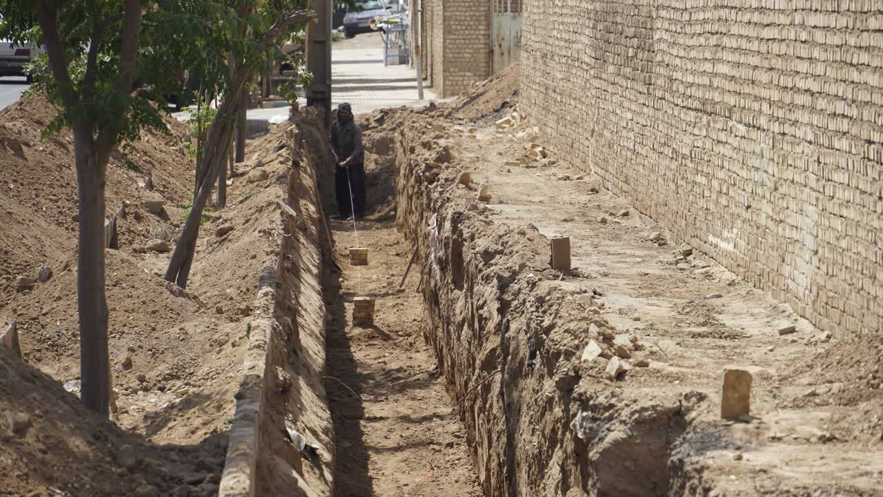 اهتمام شهرداری منطقه چهار یزد در هدایت آب‌های سطحی