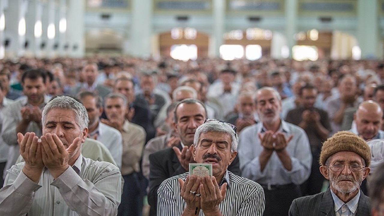برگزاری نماز عید قربان در محوطه شهیدگاه اردبیل
