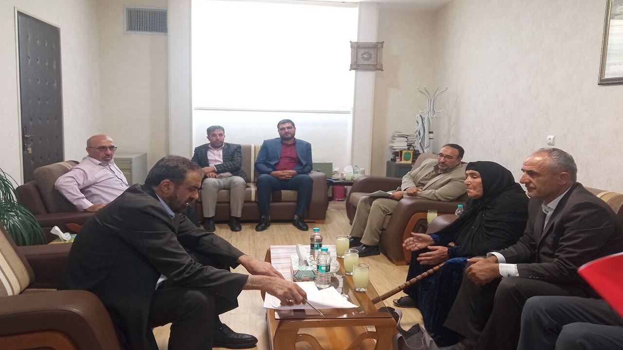ضرورت رفع مشکلات و رسیدگی به وضعیت خانواده شهدا و ایثارگران